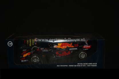 RED BULL RACING HONDA RB16B MAX VERSTAPPEN WINNER ABU DHABI GP 2021 WITH PITBOARD - Afbeelding 2