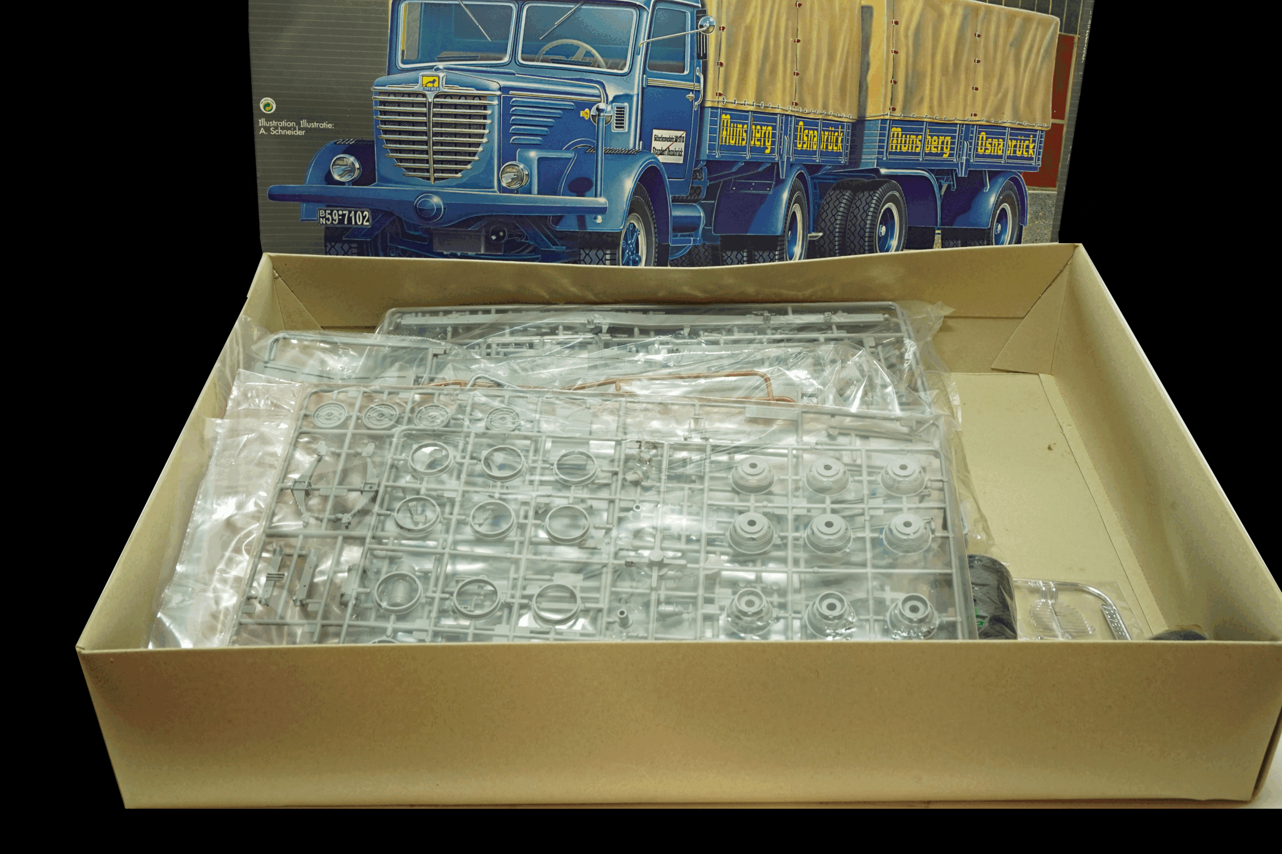 REVELL 07580 BÜSSING 8000 S 13 & TRAILER 1:24 -LEES OMSCHRIJVING- - Afbeelding 4