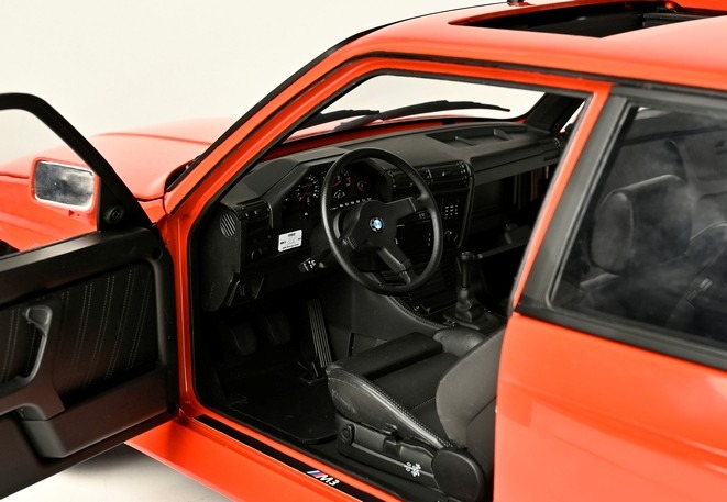 IXO 024 BMW M3 E30 SCHAAL 1:8 - PRE ORDER- - Afbeelding 6