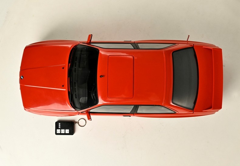 IXO BMW M3 E30 in schaal 1/8