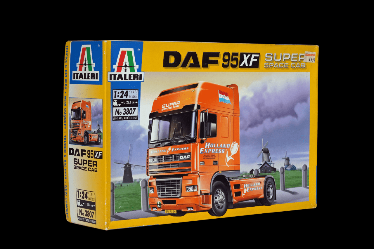 ITALERI 3807 DAF 95 XF SUPER SPACE CAB